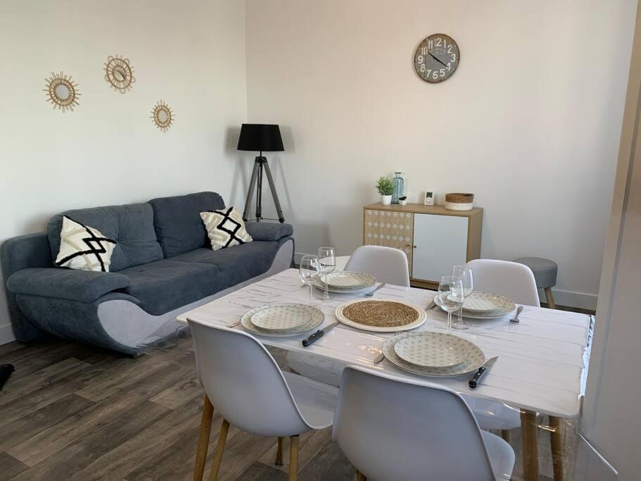 Appartement Renove A 200M De La Plage ชาแตเลยง-ปลาจ ภายนอก รูปภาพ